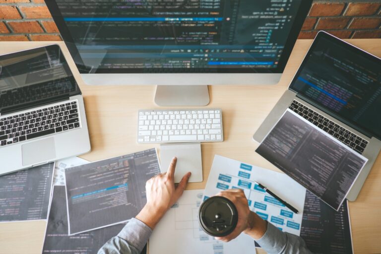 desarrollo web varios ordenadores mac.jpg